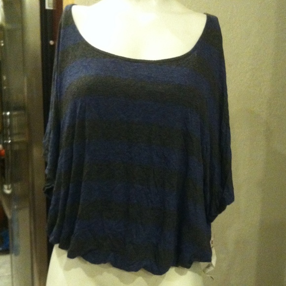 Willow & Clay Tops - Willow and clay batwing top Willow & Clay Tops - Willow and clay batwing top